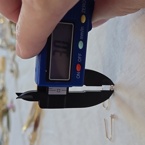 14K Yellow Gold Brilliant Cubic Zirconia Dangle Round Danity Earrings 0.3g - Picture 4 of 6